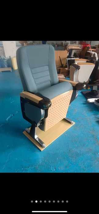 Театральный кресло