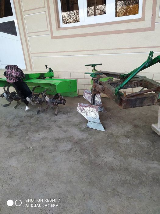 Traktor. Ishlaydi. Xamma joyi soz holatda. Chizili puligi freziri