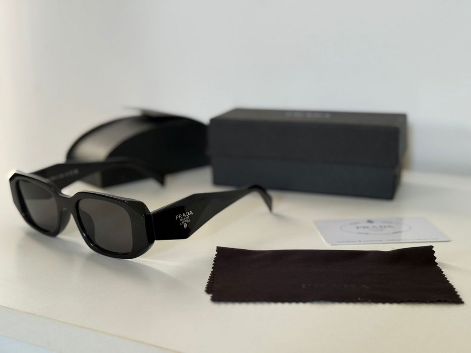 Ochelari de soare Prada