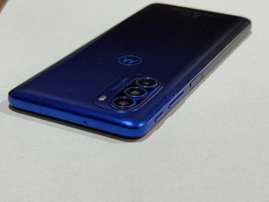 Продавам Motorola Moto G51