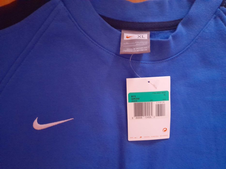 Bluza Nike barbati marime L  /  XL noua noutza cu eticheta