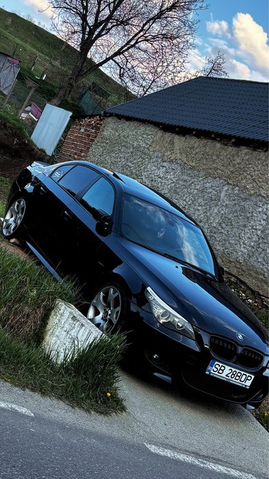 Vând e60 3.0 D masina e full
