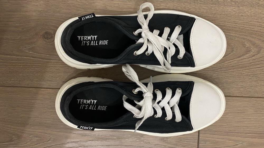 Продаю кеды за 5000