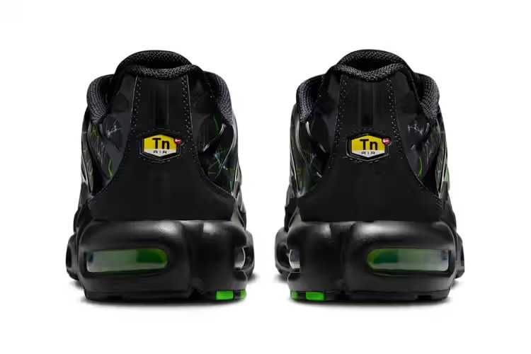 Nike Air Max Plus "Black/Green Strike"