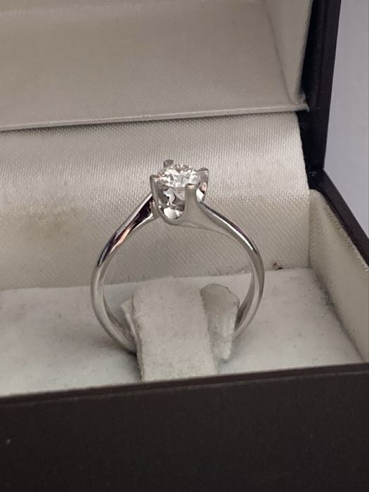 Inel solitaire aur alb 18kt.cu diamant 0.42ct