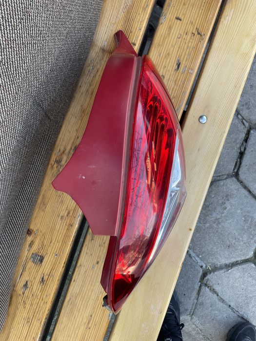 Оригинален ляв стоп за пежо 208 оборудван LED