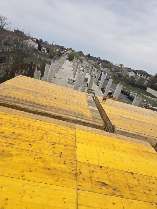 Construcții case la rosu și finisaje
