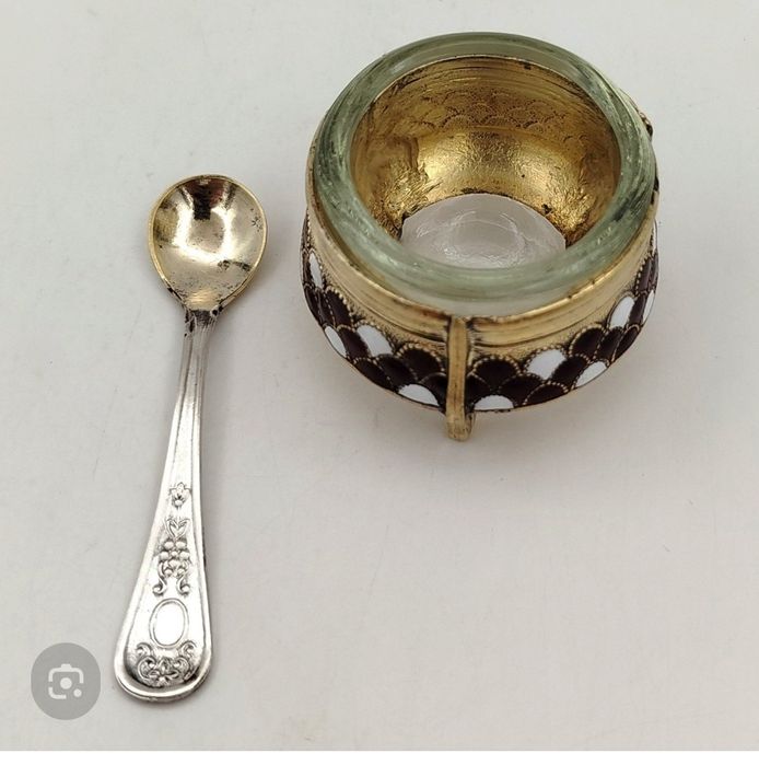 Солонка с декором в виде чешуи