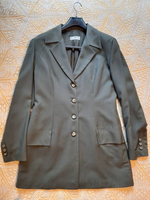 Дамски костюм от студена вълна р-р Л