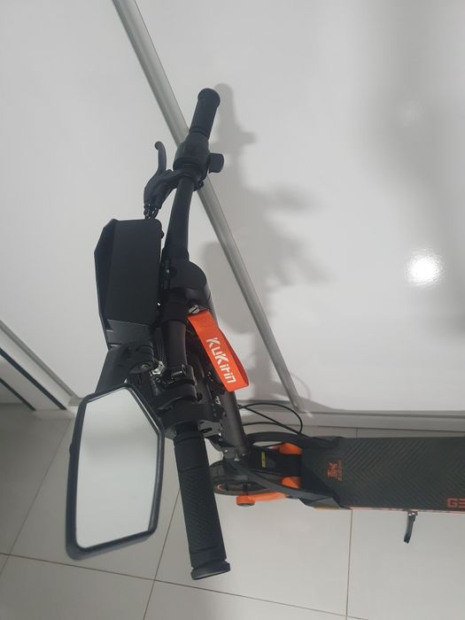 Vând  trotineta Kukirin G3