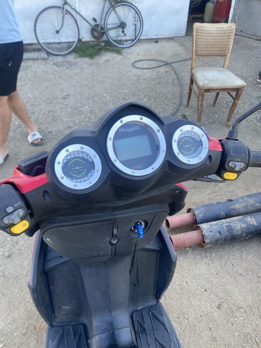 Malaguti f12. Vand sau svhiimb