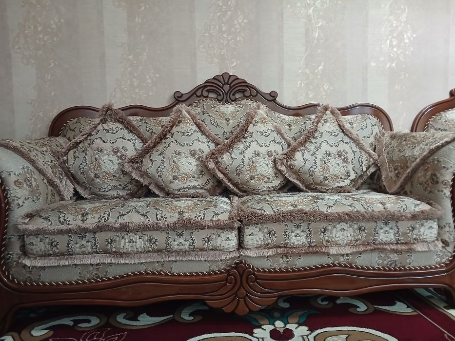 Divan kreslo sotiladi