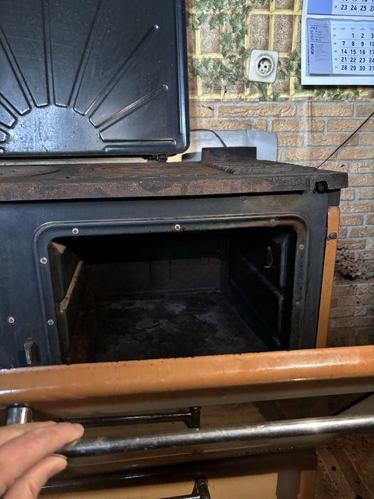 Капарирана !!! Готварска печка на дърва