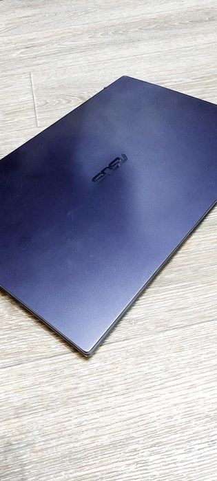 ExpertBook 15,6" i5 8/256