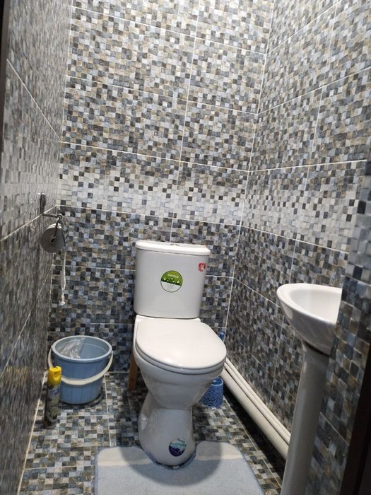 9 микрорайондаги Янги хает уйидан 2 хонали квартира сотилади