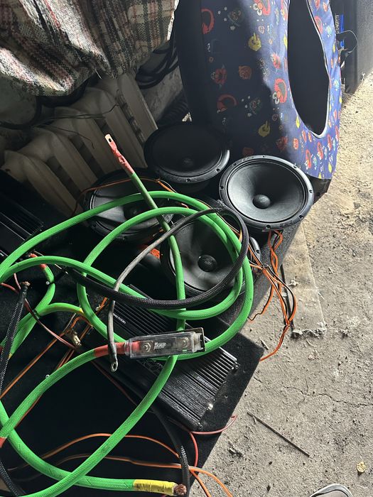 Продам сабвуфер и усилитель на фронт