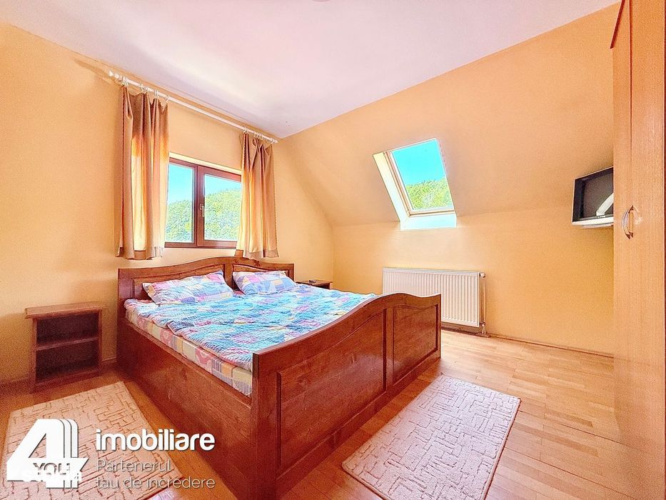 Clădire în Moneasa cu 9 camere: pensiune, azil bătrâni, casă vacanță