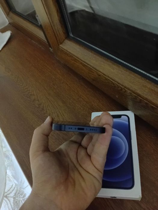 Iphone 12 mini. Ochilmagan