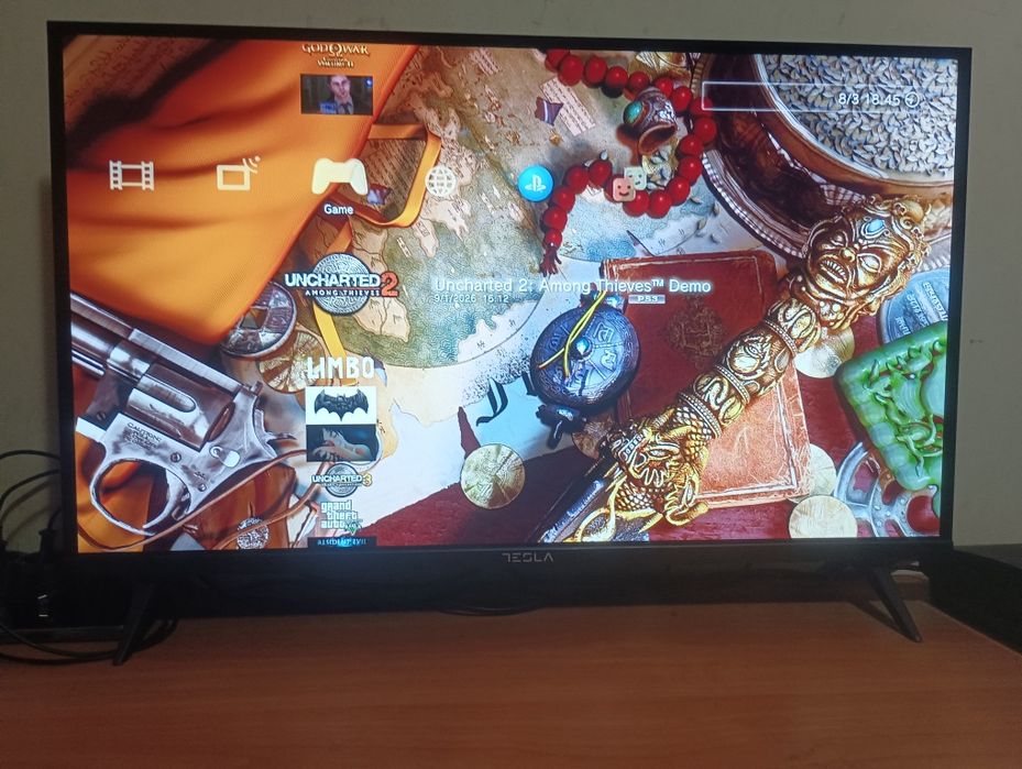 Ps3 fat, ps3 slim със 2 джойстика и около 20 игри към тях