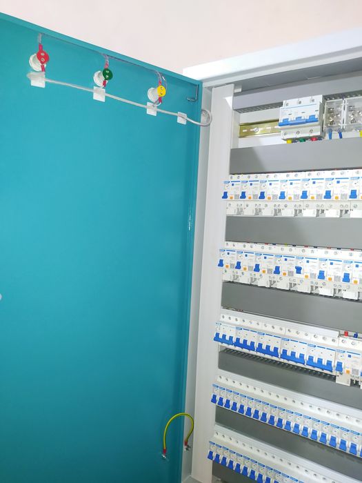 Электрошкаф собираем..