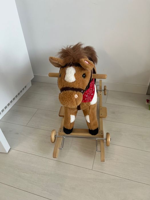 Детско люлеещо конче