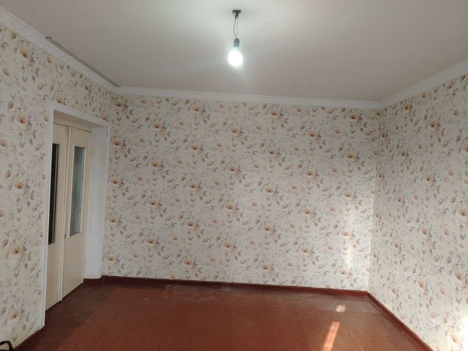 Чирчик ш. Центральный бозор кирпичный дом 1х/3/4