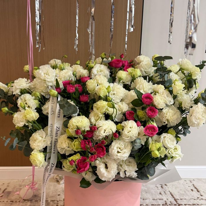 Огромный букет и шарики