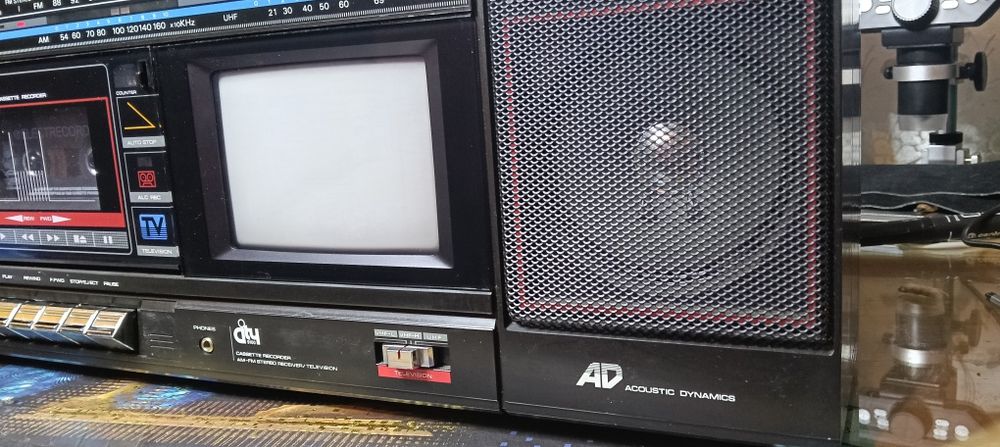 Radio casetofon cu tv