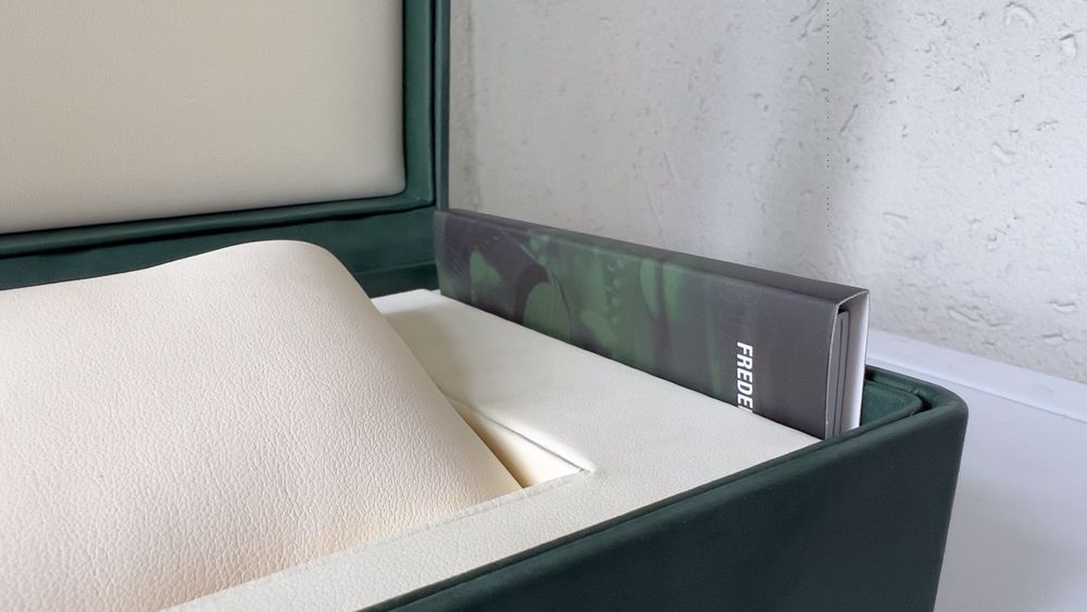 Cutie originală pentru ceasul Frederique Constant Geneve,