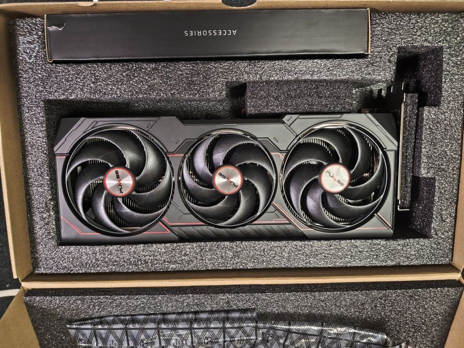 Placa video Sapphire Pulse Radeon RX 9070 XT in garantie