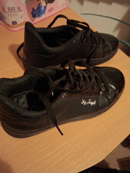 Обувки еко кожа нови