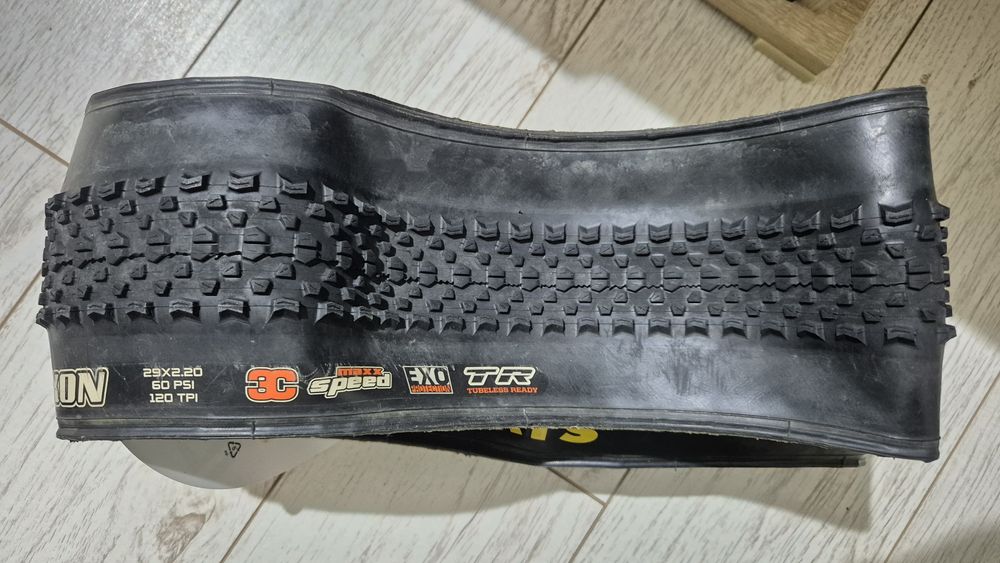 Foaie 42 T, pinioane sram sunrace 11-46, Butuc de swiss 350 Anvelopa maxxis ikon 29x2.2, plăcute frana magura MT8 7S, foaie 32T gxp, spite mavic