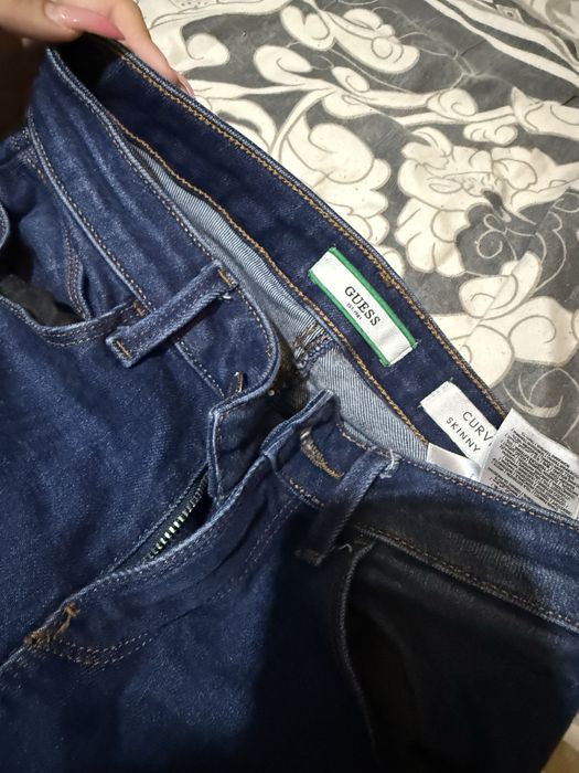 Сини дънки на Guess