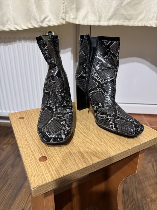 Cizme cu toc de la Deichmann