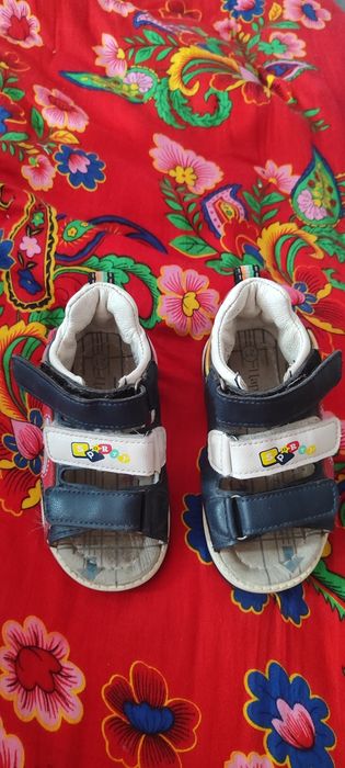 Ортопиядиялық аяқ киім сатылады