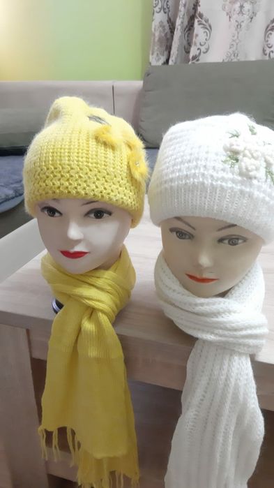 Căciuli, fular și mănuși