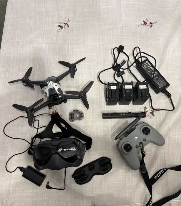 DJI FPV Combo Pachet complet + 3 acumulatori