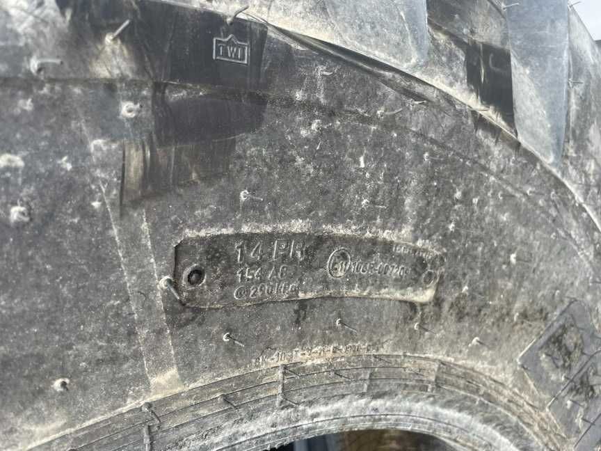 16.9-28 BKT Anvelope industriale cu 14PR garantie Cauciucuri buldo