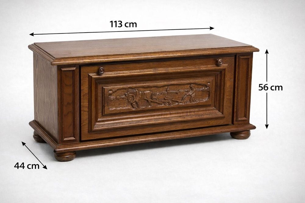 Ladă de zestre realizată din lemn masiv,frontal sculptata manual