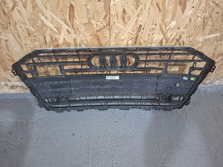 Grila Radiator Audi A6 S6 C8 cu mic defect