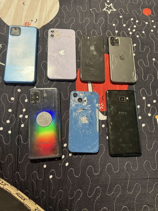 Vând telefoane defecte