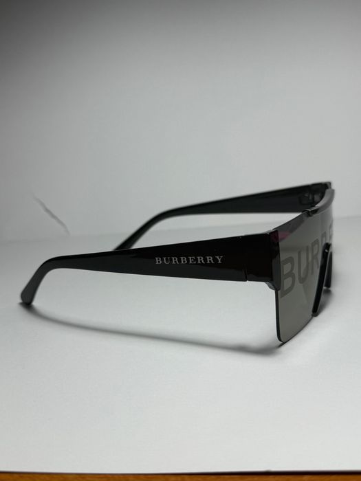 Ochelari de soare Burberry unisex – stil futurist
