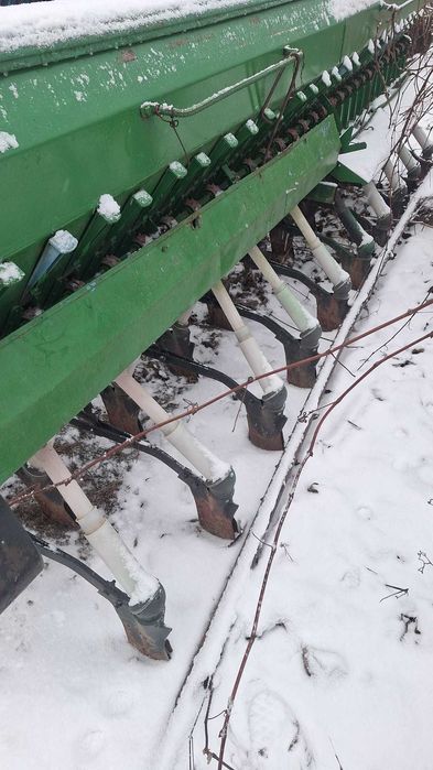 Vând semănătoare păioase SUP 29 in stare foarte buna