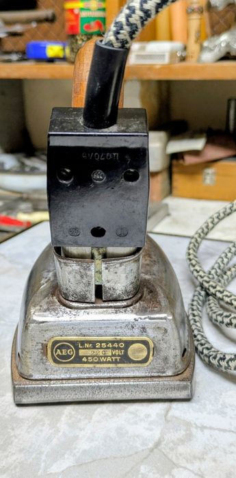 Продавам ретро ютия AEG