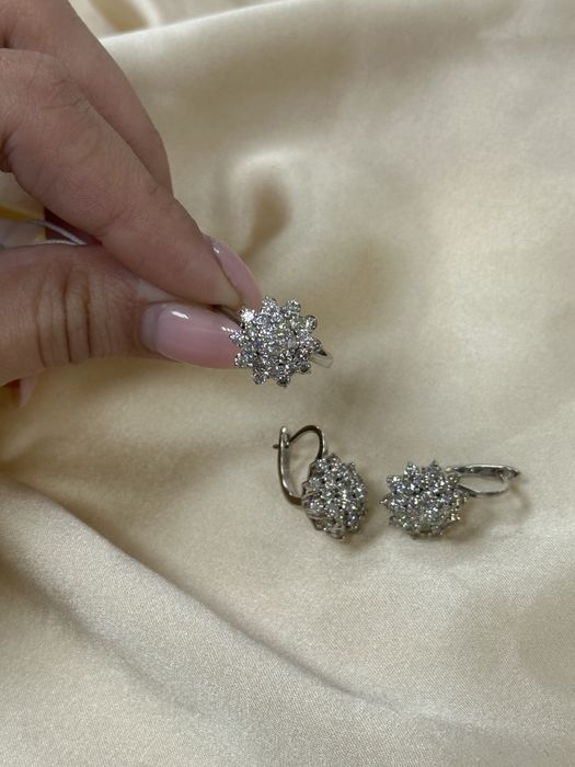 комплект с бриллантами в белом золоте