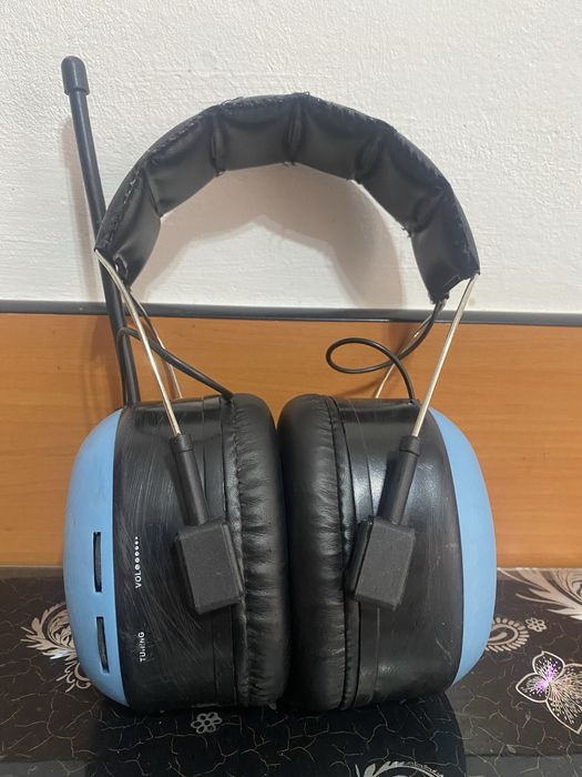 Casti antifonice cu radio, Bulloch