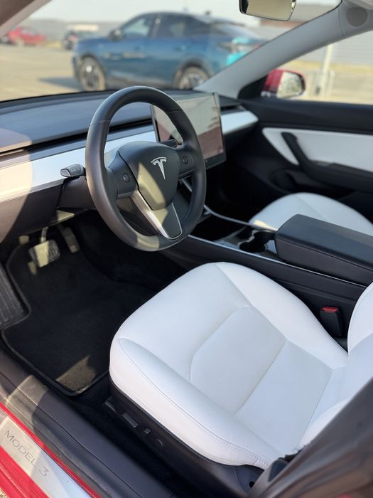 Tesla Model 3 long range 2019 interior alb premium