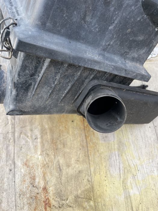 Филтърна Кутия с нов въздушен филтър  от VW Голф 3