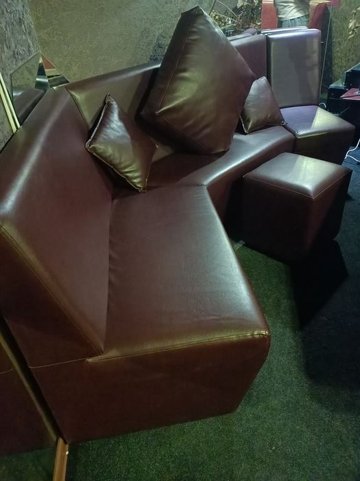 Продам диван кож зам