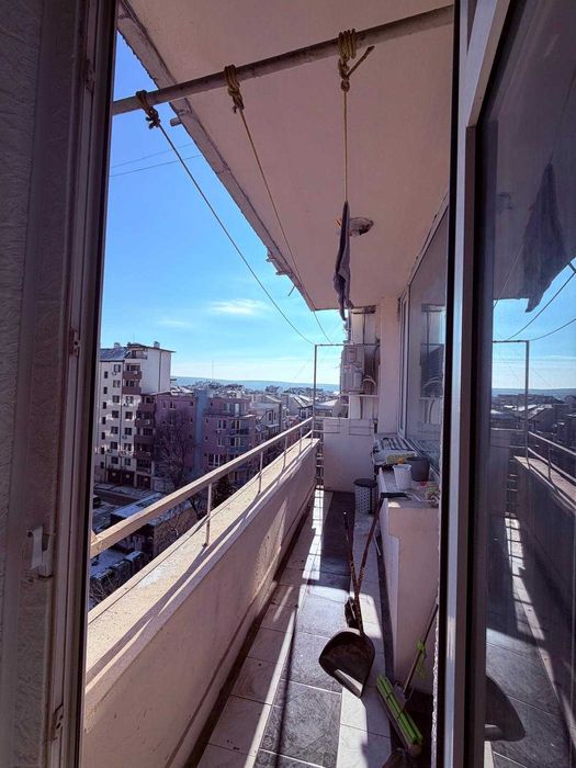 Тристаен тухлен до Гранд МОЛ